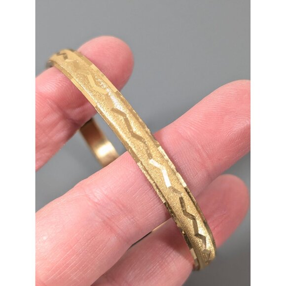 Vintage Monet Bangle Bracelet Gold Tone Textured Zig Zag 8.5" - Picture 5 of 11